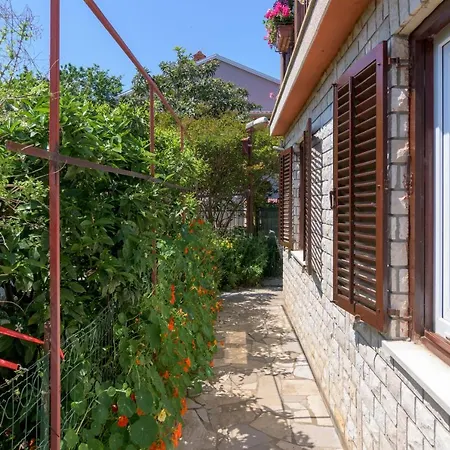 With A Parking Space - 16053 * Πούλα