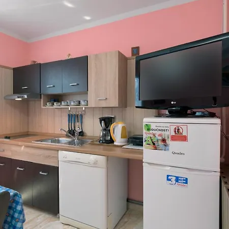 Apartment With A Parking Space - 16053 Pula
