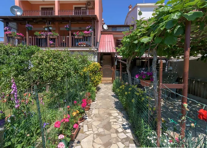 With A Parking Space - 16053